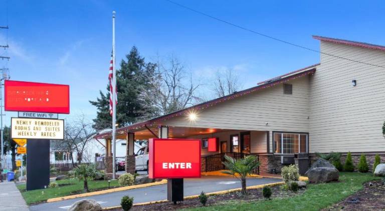 Evergreen Inn & Suites Portland Airport — photo 3