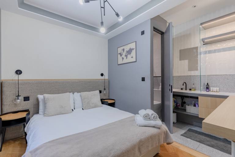 Sleek and Brilliantly Located Flat Earls Court