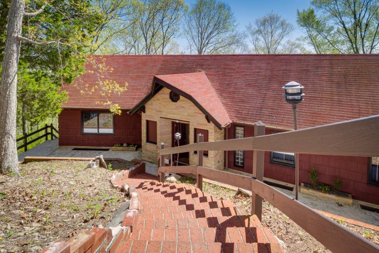 'Ledge Lodge' Burkesville Getaway: Pool & Views! — photo 4