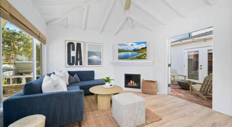 Wonderful house | Dogs allowed in Newport, CA