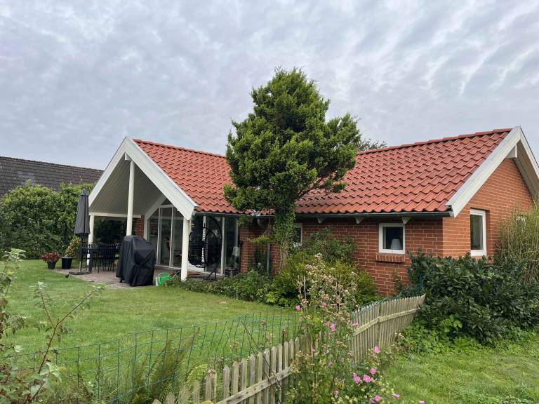 Vacation home with terrace, grill & yard in Vejle