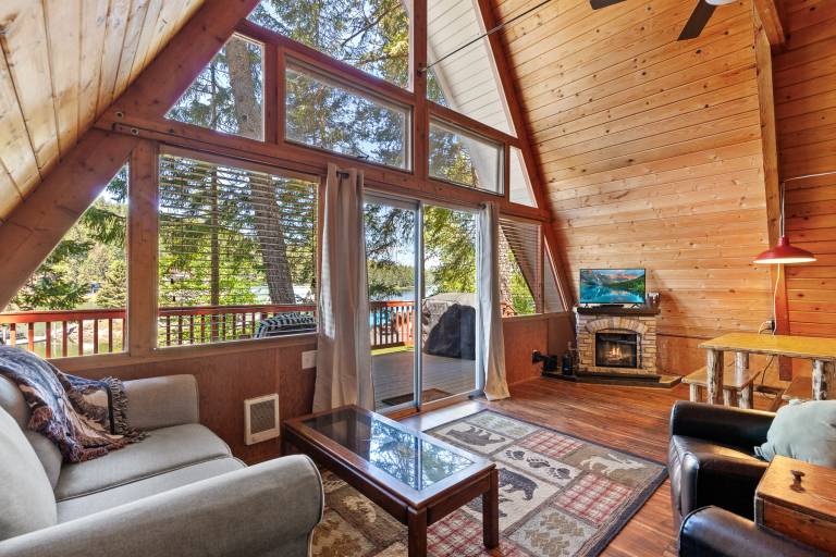 Family-oriented cabin with BBQ & fast internet | Water view | Dogs allowed — photo 2