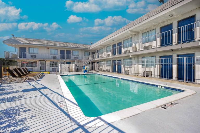 Motel 6 Fort Worth, TX - East — photo 4