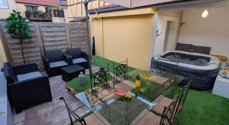 House with jacuzzi — photo 5