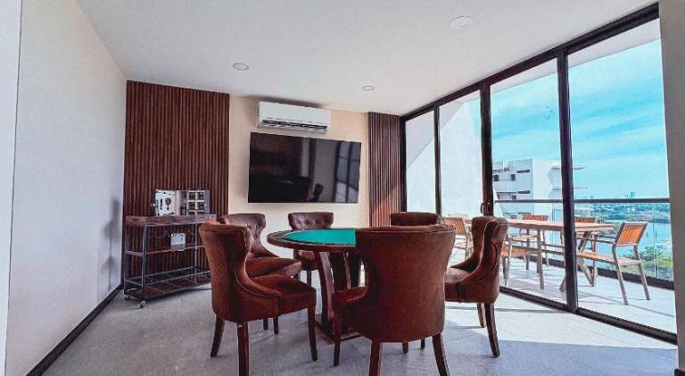 House with hot tub & pool | Pets allowed — photo 4