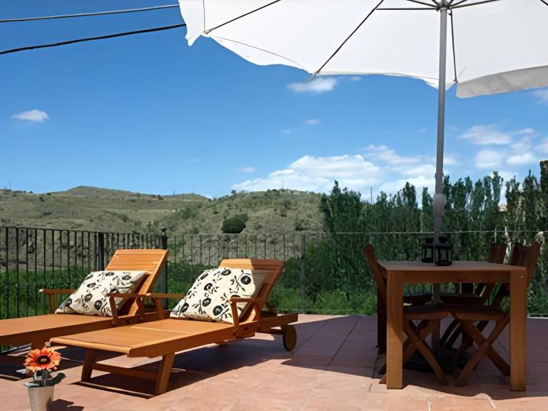 Holiday apartment with jacuzzi & patio — photo 2
