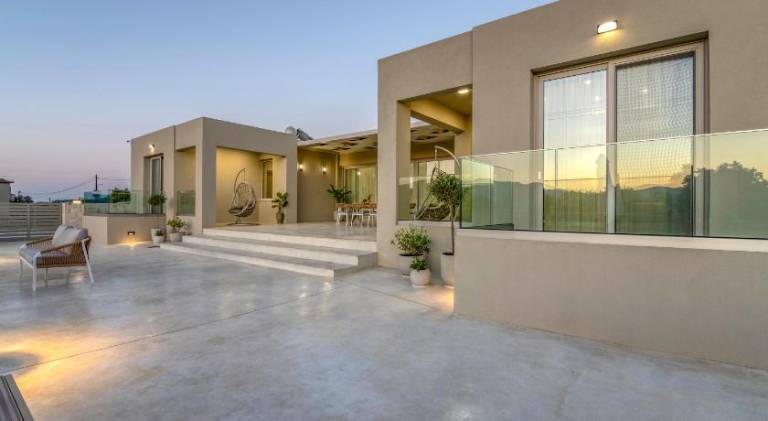 Villa with terrace, private pool & grill | Perfect for remote work — photo 5