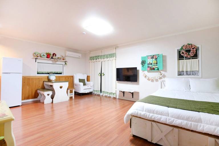 Geoje Olive Couple Pension