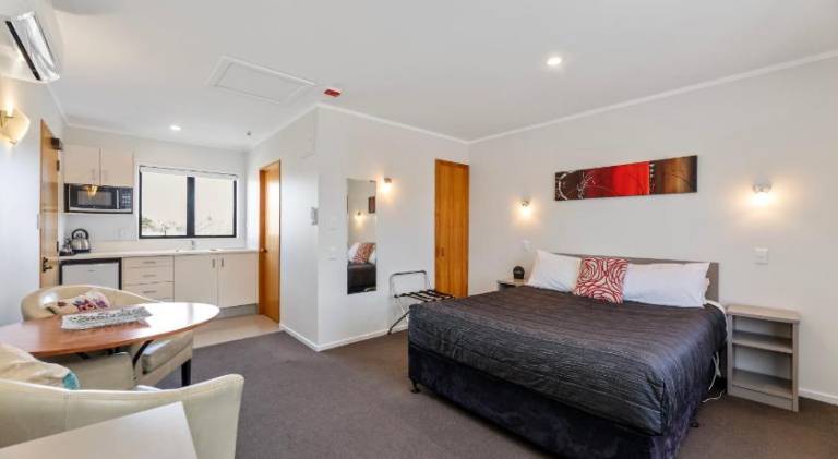Knightsbridge Court Motor Lodge — photo 2