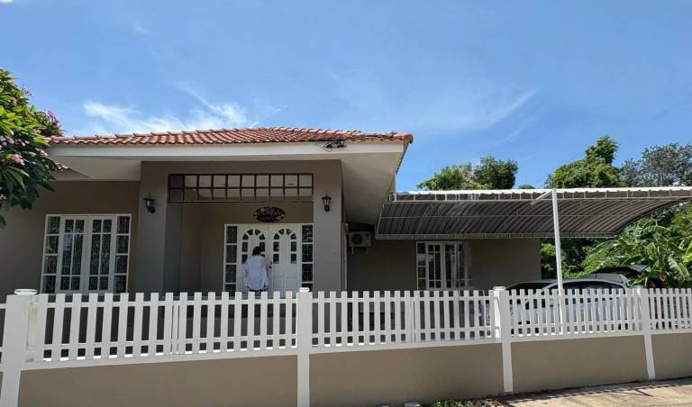 Lovely house with garden | Suitable for remote work | Pet-friendly in Rayong