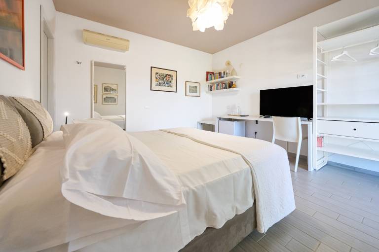 Room 'Carrara' with Shared Terrace, Wi-Fi and Air Conditioning — photo 3