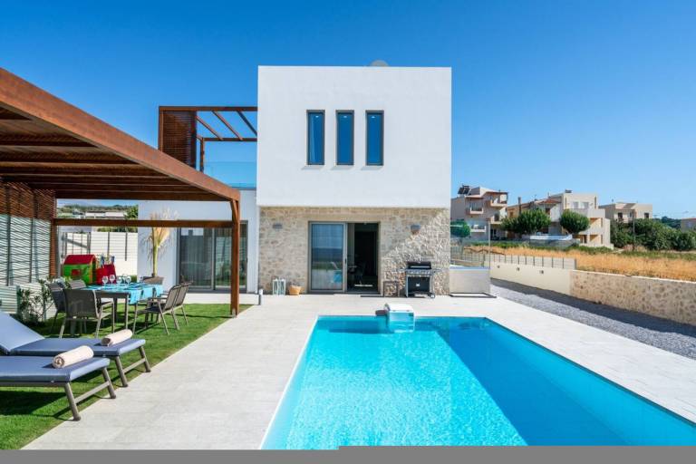 Family-oriented lovely villa with garden & pool | Beach nearby | Pets are welcome — photo 3