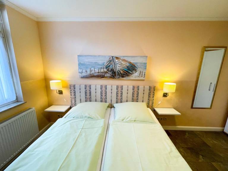 Liebevoll eingerichtete Fewo mit Dachterrasse und Strandkorb in Kuehlungsborn