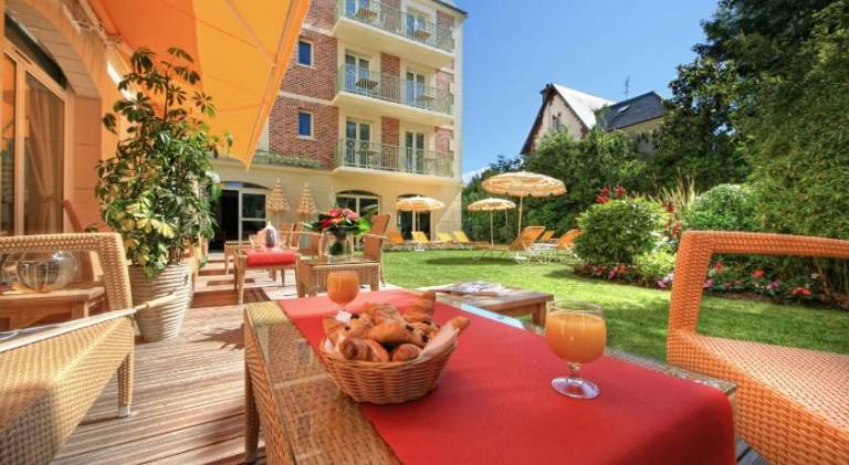 Serviced apartment with sauna, yard & pool — photo 2