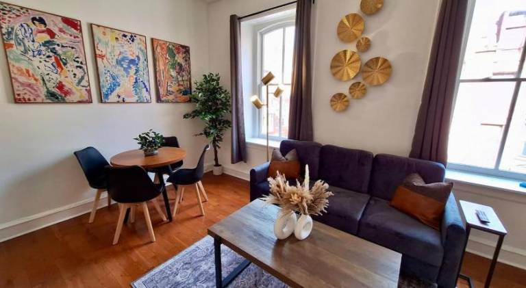 Pleasant rental apartment | Next to Liberty Place | Suitable for remote work | Pets allowed in Philadelphia, PA