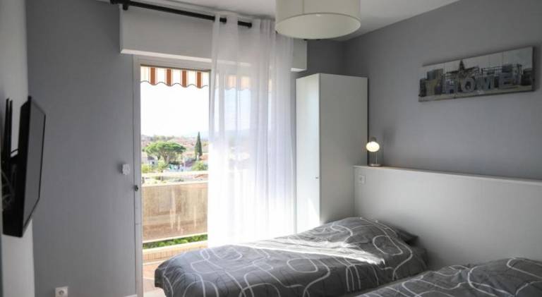 Rental apartment with 2 rooms for 6 persons — photo 2