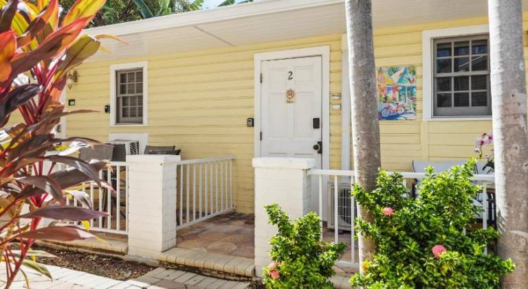 Prime Downtown Key West Spot - The Cozy Little Cottage — photo 5