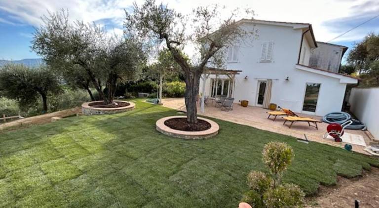 Villa with pool — photo 4
