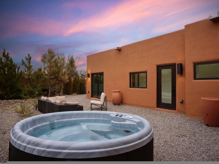 House with garden in Santa Fe