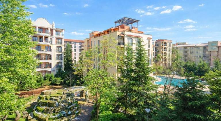 Rental apartment with pool & hot tub in Burgas