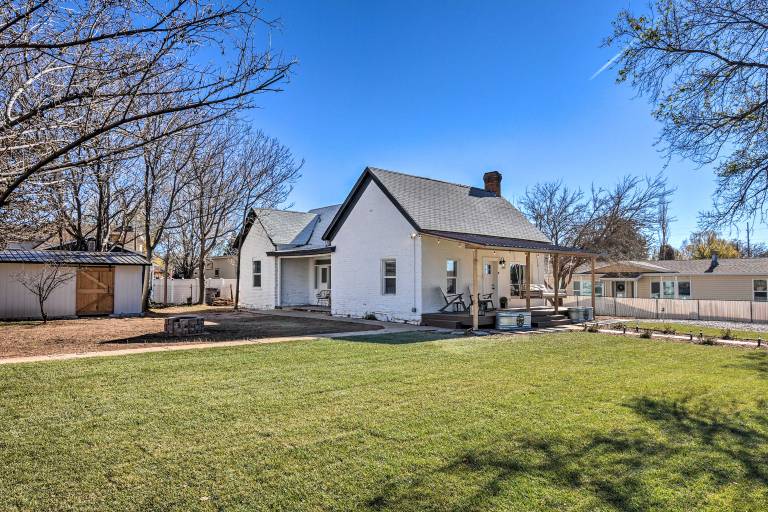 Modern Kanab Home: Fire Pit, Red Rock Views! — photo 3