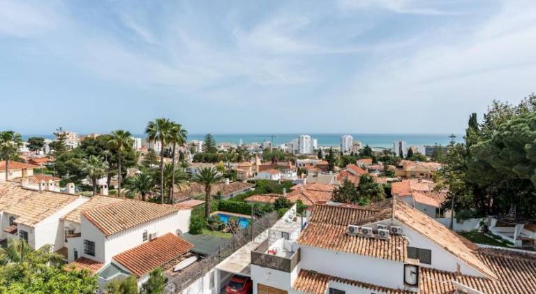 Entire well located 3 Bed Seaview Apartment Pass the Keys — photo 5