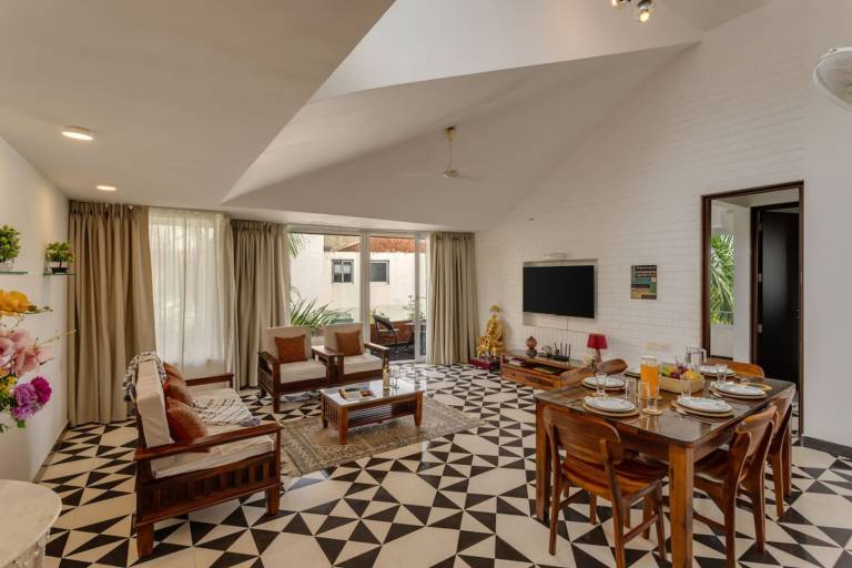 2BR w Rooftop Pool in North Goa Close to Beaches