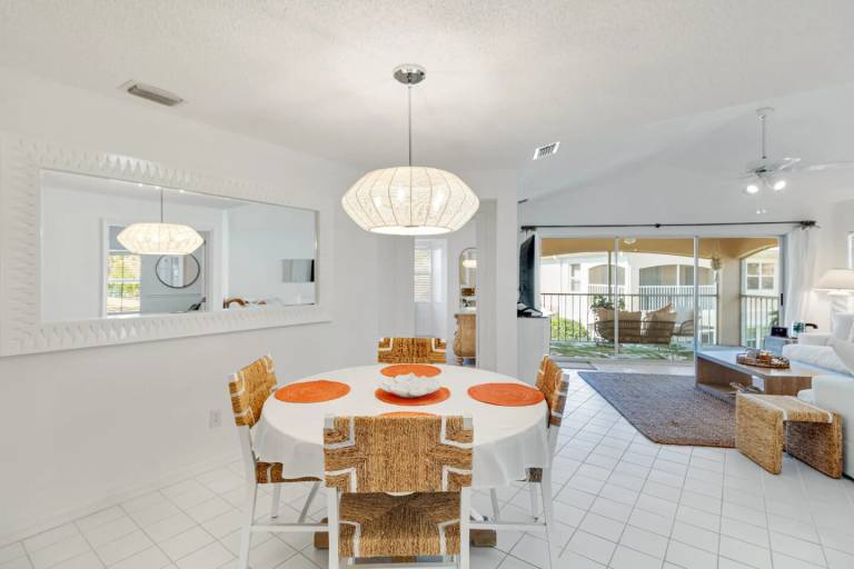 Child-friendly condo with barbecue, jacuzzi & heated pool | Pet-friendly — photo 4