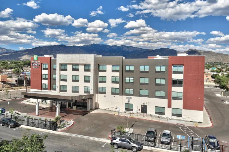 Holiday Inn Express And Suites Albuquerque East By IHG