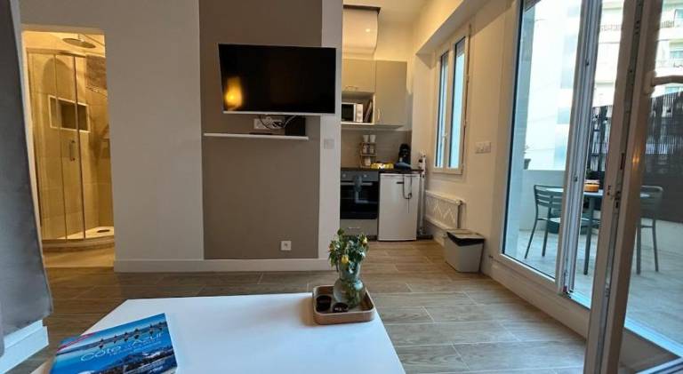 Holiday apartment with terrace | Next to Place Masséna — photo 2