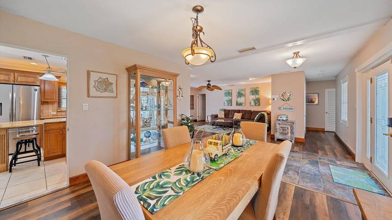 Family-friendly wonderful vacation home with garden, patio & pool | Pets are welcome — photo 3