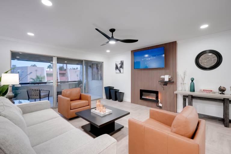 Old Town Oasis Modern Unit w Resort Style Pool