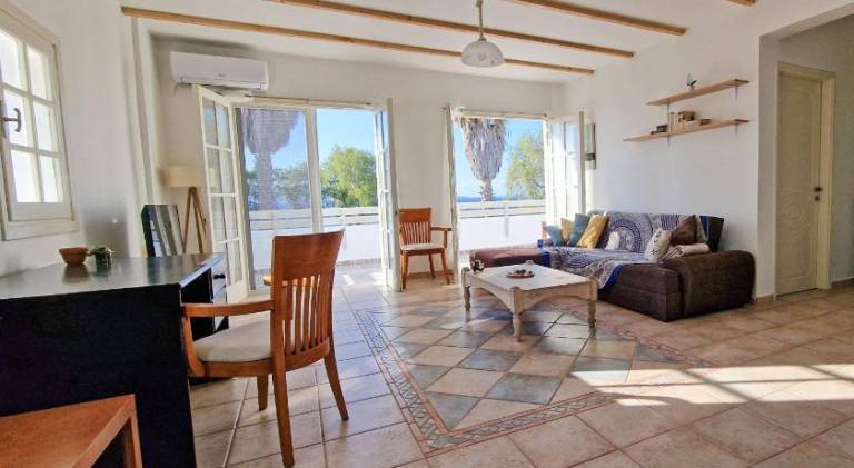 Apartment with yard in Kos