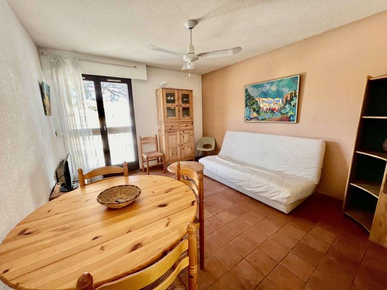 Cozy Studio in Cavalaire-sur-Mer, Steps from Beach, Parking Included in Cavalaire-sur-Mer