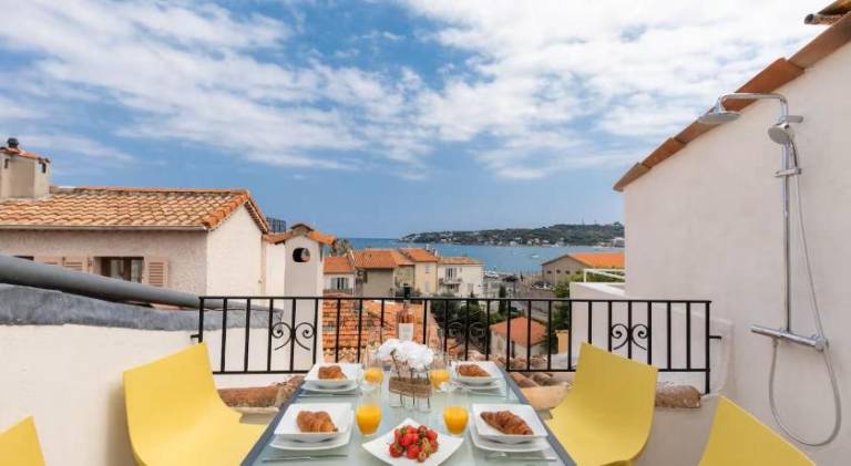 Apartment with terrace in Antibes
