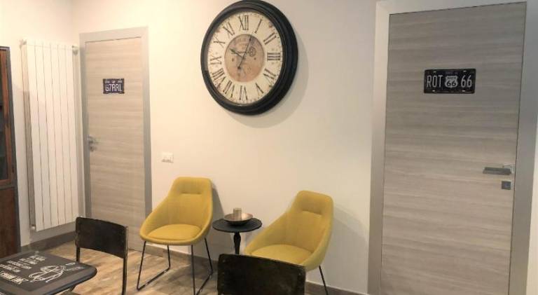 INDUSTRIAL CHIC HOUSE - Private parking — photo 4