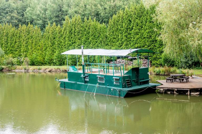 Boat with patio & yard | Nature view | Dogs allowed — photo 5
