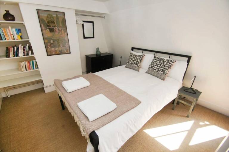 Vacation home with terrace | Close to Brighton Palace Pier | Good for workation — photo 2