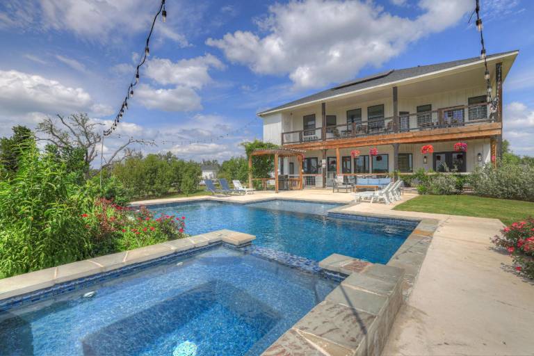 House with pool, hot tub & terrace — photo 5