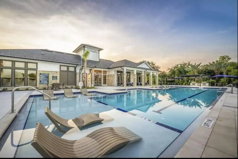 Apartment  Holly Oaks