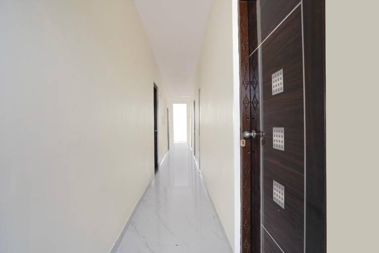 Hotel O by OYO Mid Night Inn