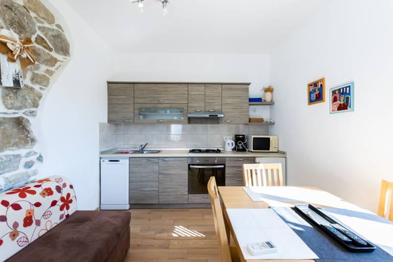 Holiday apartment with terrace, BBQ & pool | Garden view — photo 3