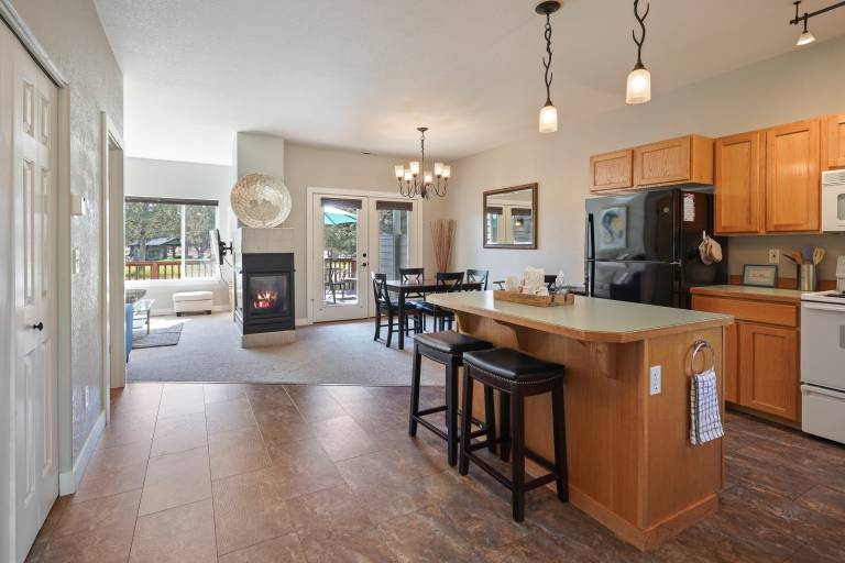 House with barbeque, pool & hot tub | Mountain view | Suitable for remote work — photo 5