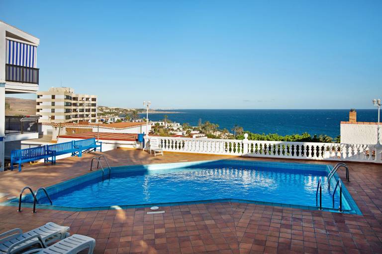 Apartamento Sol Del Sur with Sea View, Pool, Wi-Fi & Garden — photo 2