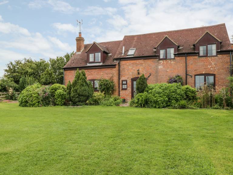 Family-oriented wonderful cottage with pool | Pets allowed — photo 3