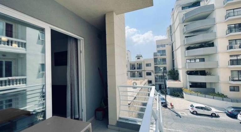 Modern St. Julian's Heart 2 Bed 2 Bath Paceville — photo 3