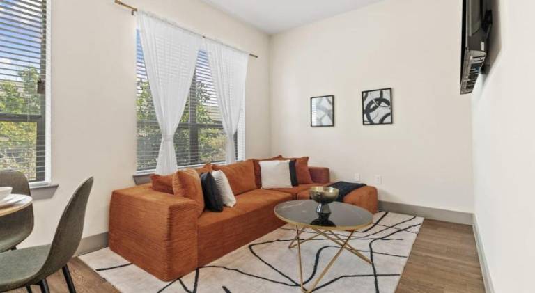 Apartment with pool — photo 5