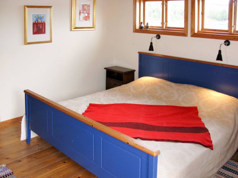 Vacation home with sauna, yard & patio | Lake view — photo 4