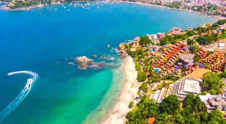 Apartment with pool in Ixtapa