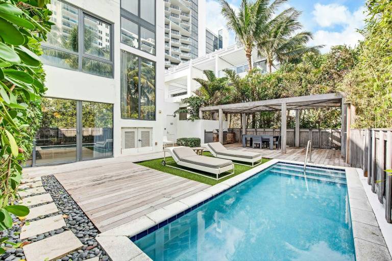 W South Beach — photo 4